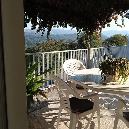 Casa de Férias Casa Miraxures Con Vistas A La Sierra Del Xures Ourense